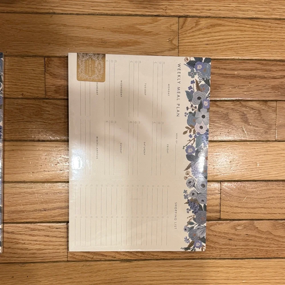 Elegant Floral Weekly Meal Planner - Cream and Blue